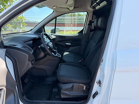 Ford Transit Connect 8 of 11