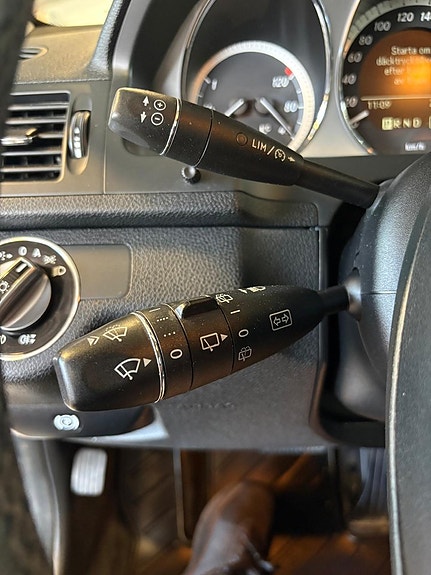 Mercedes-Benz C220 10 of 16