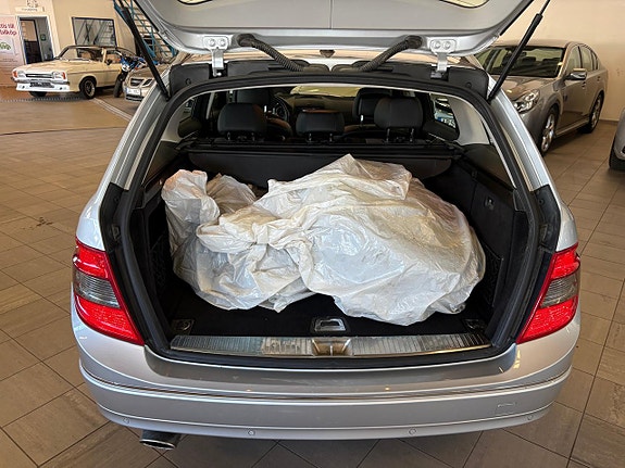 Mercedes-Benz C220 12 of 16