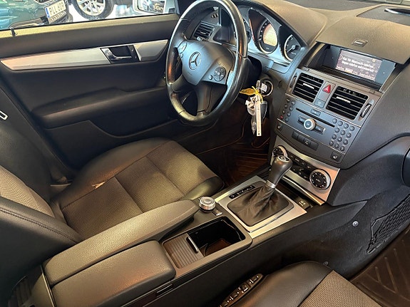 Mercedes-Benz C220 16 of 16