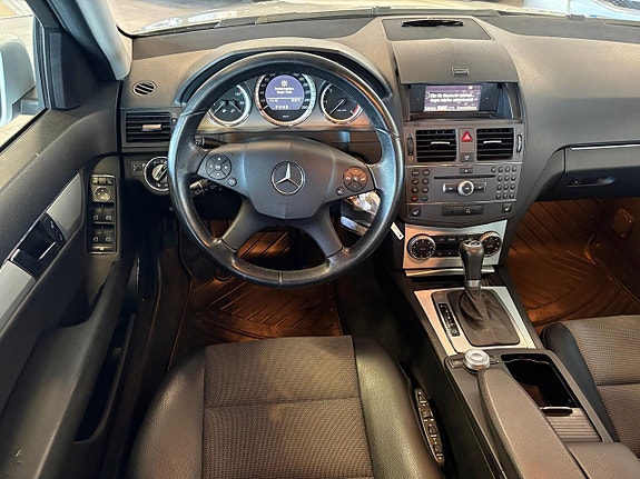 Mercedes-Benz C220 7 of 16