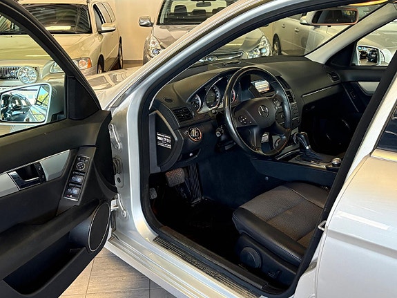 Mercedes-Benz C220 5 of 16