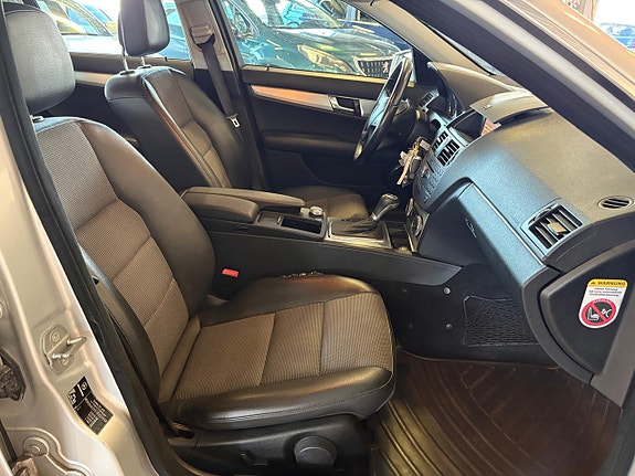 Mercedes-Benz C220 15 of 16