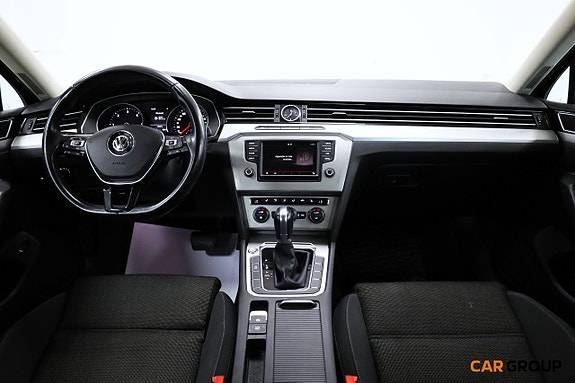 Volkswagen Passat 9 of 19