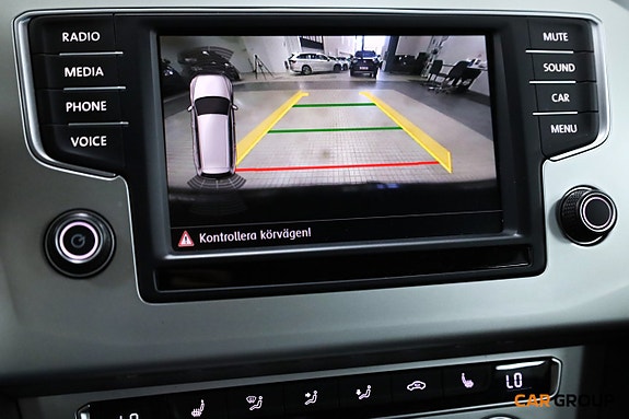 Volkswagen Passat 17 of 19