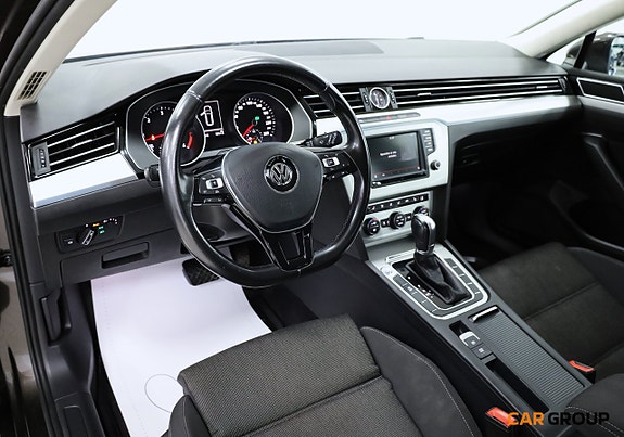 Volkswagen Passat 12 of 19
