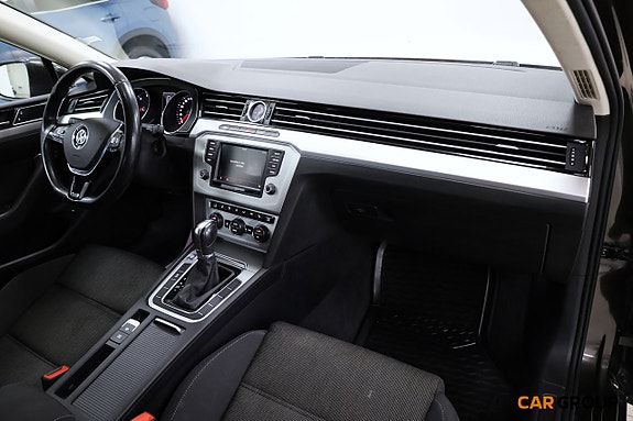 Volkswagen Passat 11 of 19
