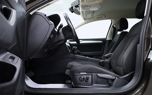 Volkswagen Passat 14 of 19