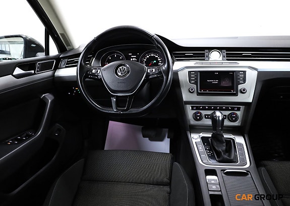 Volkswagen Passat 10 of 19