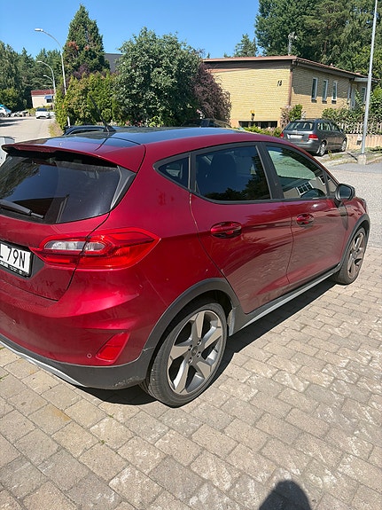 Ford Fiesta 4 of 5