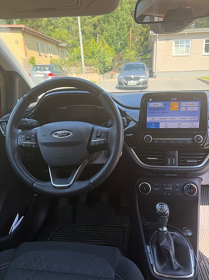 Ford Fiesta 2 of 5