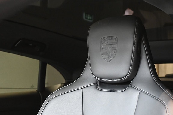 Porsche Taycan Sport Turismo 14 of 27
