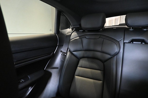 Porsche Taycan Sport Turismo 25 of 27