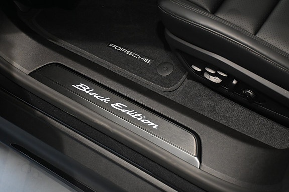 Porsche Taycan Sport Turismo 12 of 27
