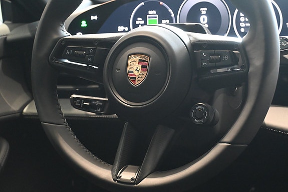 Porsche Taycan Sport Turismo 17 of 27