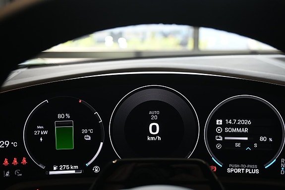 Porsche Taycan Sport Turismo 19 of 27