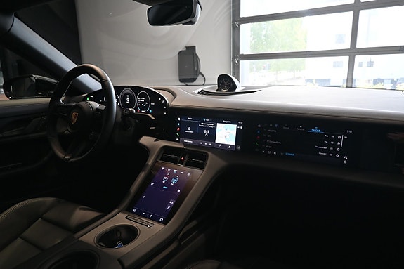Porsche Taycan Sport Turismo 15 of 27