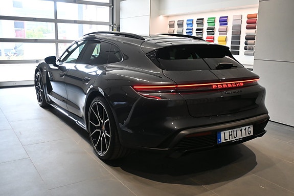 Porsche Taycan Sport Turismo 6 of 27