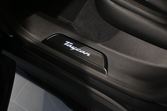 Porsche Taycan Sport Turismo 23 of 27