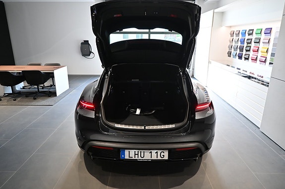 Porsche Taycan Sport Turismo 9 of 27
