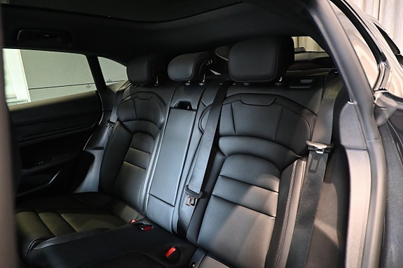 Porsche Taycan Sport Turismo 26 of 27