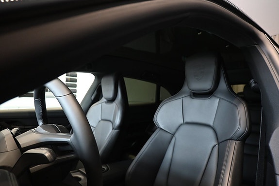 Porsche Taycan Sport Turismo 13 of 27