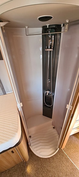 Knaus 700 Meg Sky Ti "automat, långbädd, solceller" 8 of 18