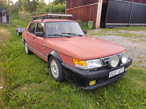Saab 900 2 of 5