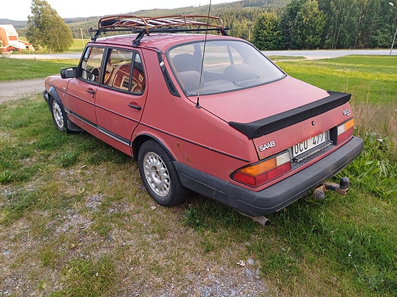 Saab 900 4 of 5