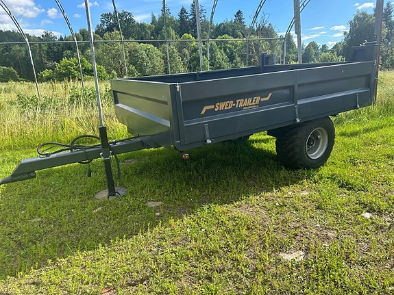 Tippvagn 4 ton, hydraulisk tippning och öppningsbara sidor