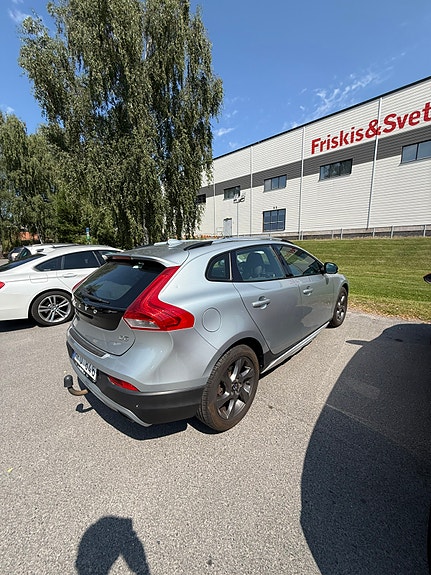 Volvo V40 Cross Country 2 of 7