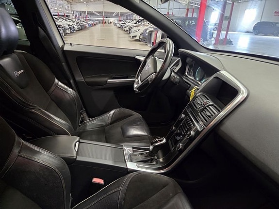 Volvo XC60 4 of 5