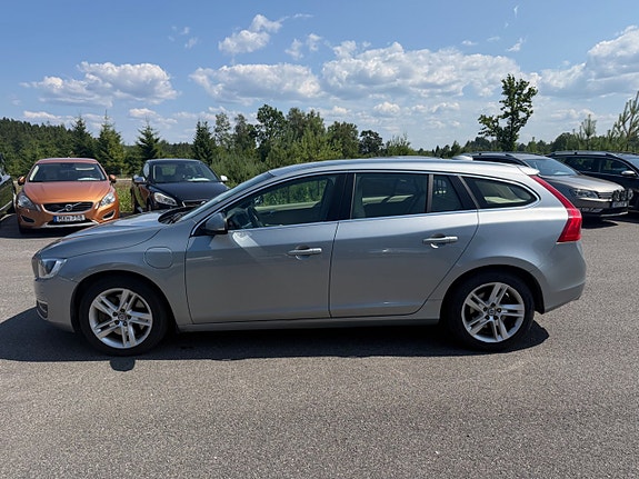 Volvo V60 2 of 5