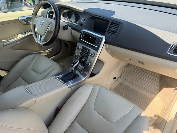 Volvo V60 9 of 27