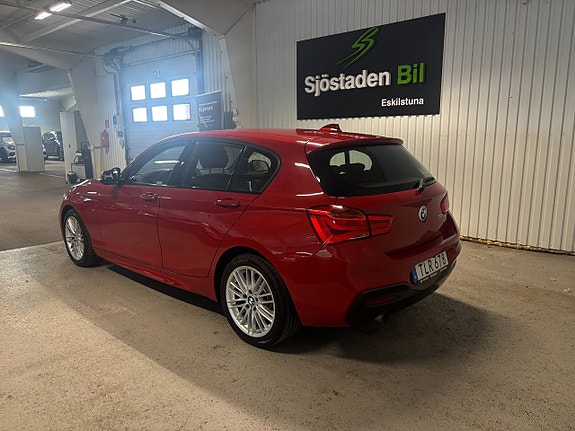 BMW 118i 3 of 5