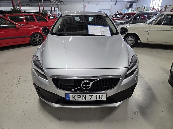 Volvo V40 Cross Country 2 of 5