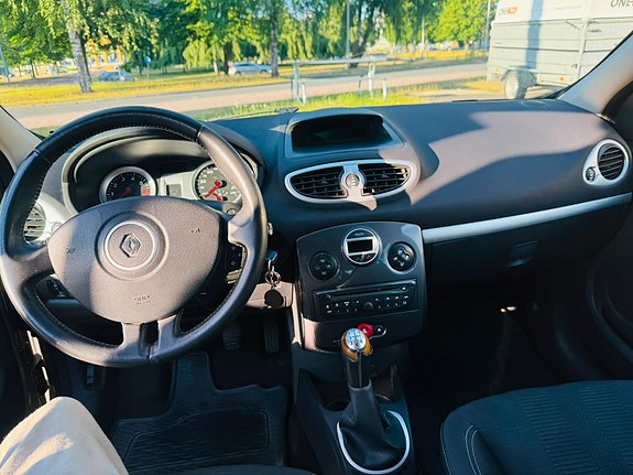 Renault Clio 6 of 8