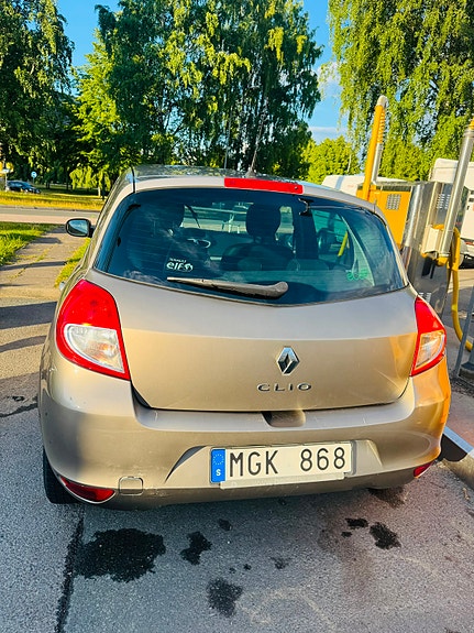 Renault Clio 2 of 8