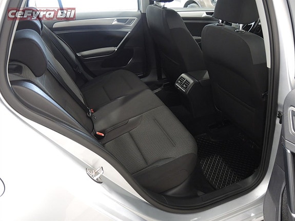 Volkswagen Golf VII 12 of 17