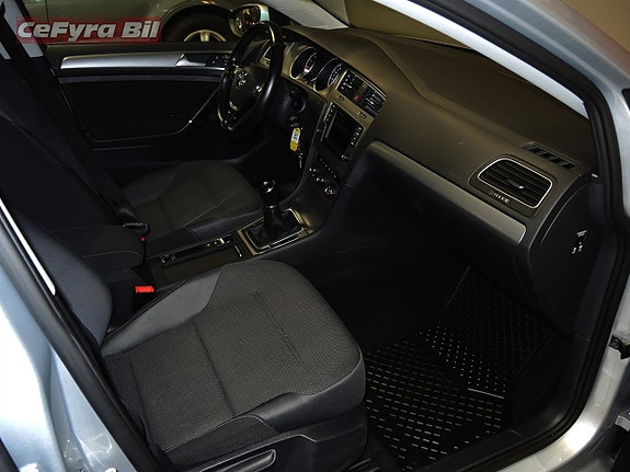 Volkswagen Golf VII 11 of 17