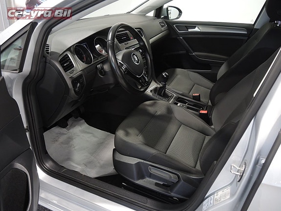 Volkswagen Golf VII 9 of 17