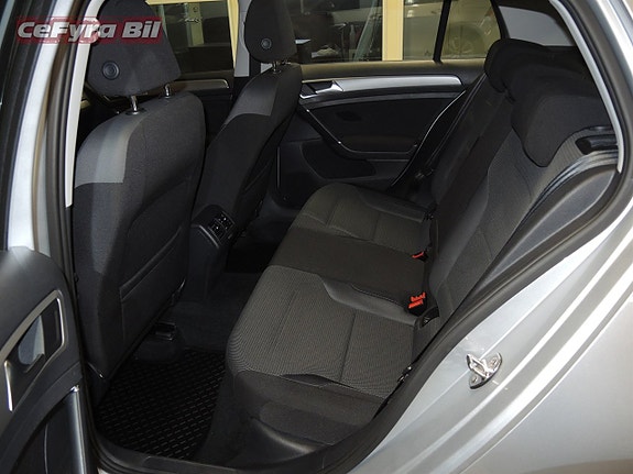 Volkswagen Golf VII 13 of 17