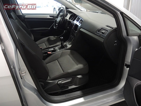 Volkswagen Golf VII 17 of 17