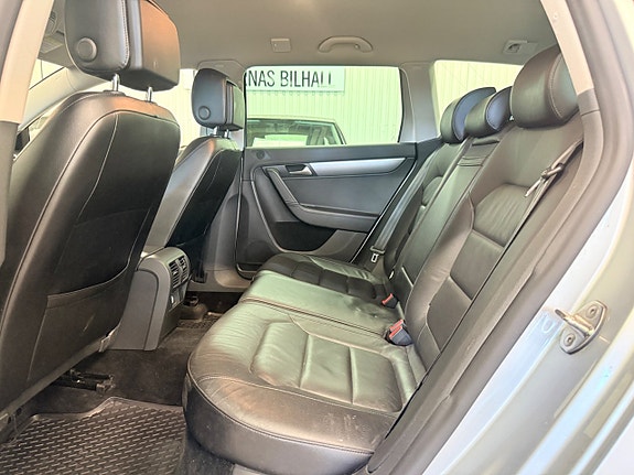 Volkswagen Passat 14 of 15