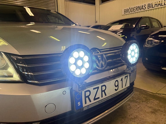 Volkswagen Passat 2 of 5