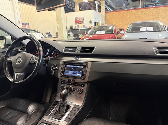 Volkswagen Passat 11 of 15