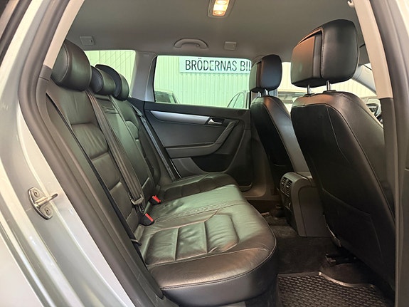 Volkswagen Passat 13 of 15
