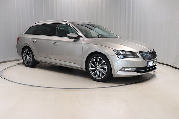 Skoda Superb 3 of 5