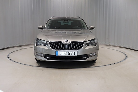 Skoda Superb 2 of 5
