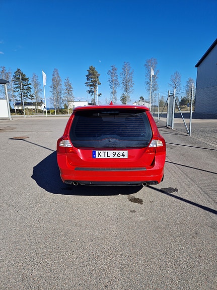 Volvo V70 4 of 5